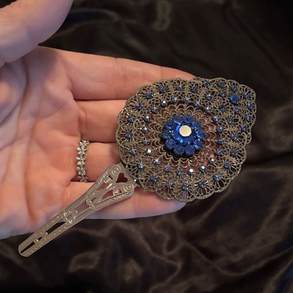 Victorian Accessories - Vintage Elegant Blue Filigree Hair, Fur, dress Clip 1800’s-1920’s
